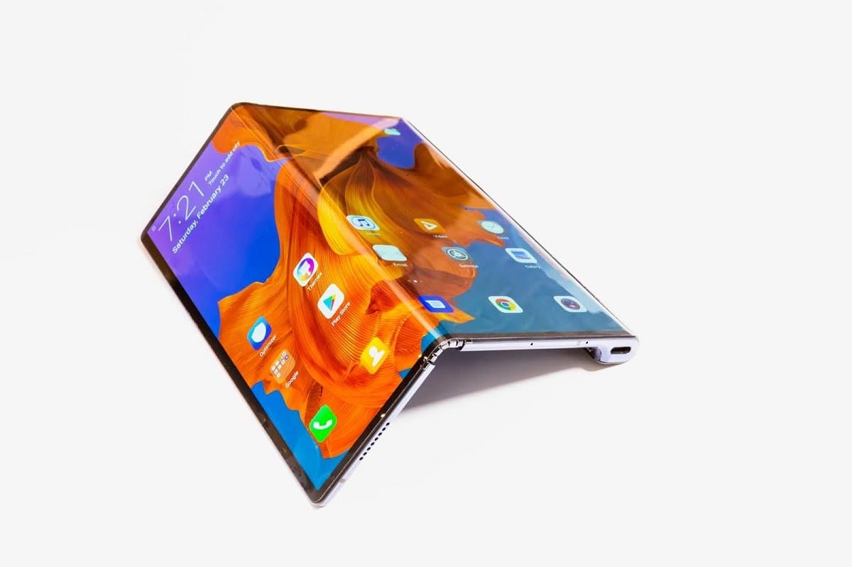 Huawei yeni qatlana bilən smartfon istehsal edəcək Huawei yeni qatlana bilən smartfon istehsal edəcək