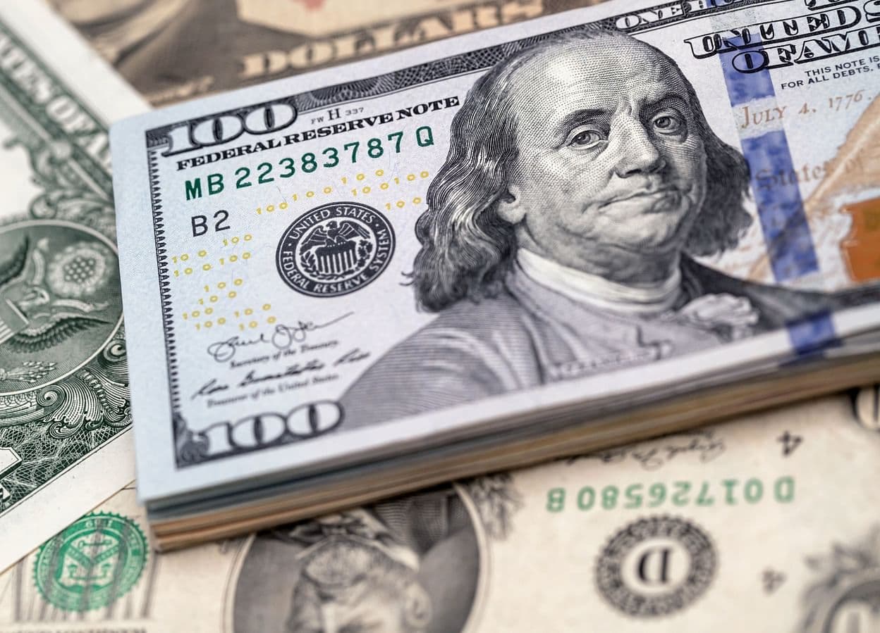 Dollar 1% bahalaşıb Dollar 1% bahalaşıb