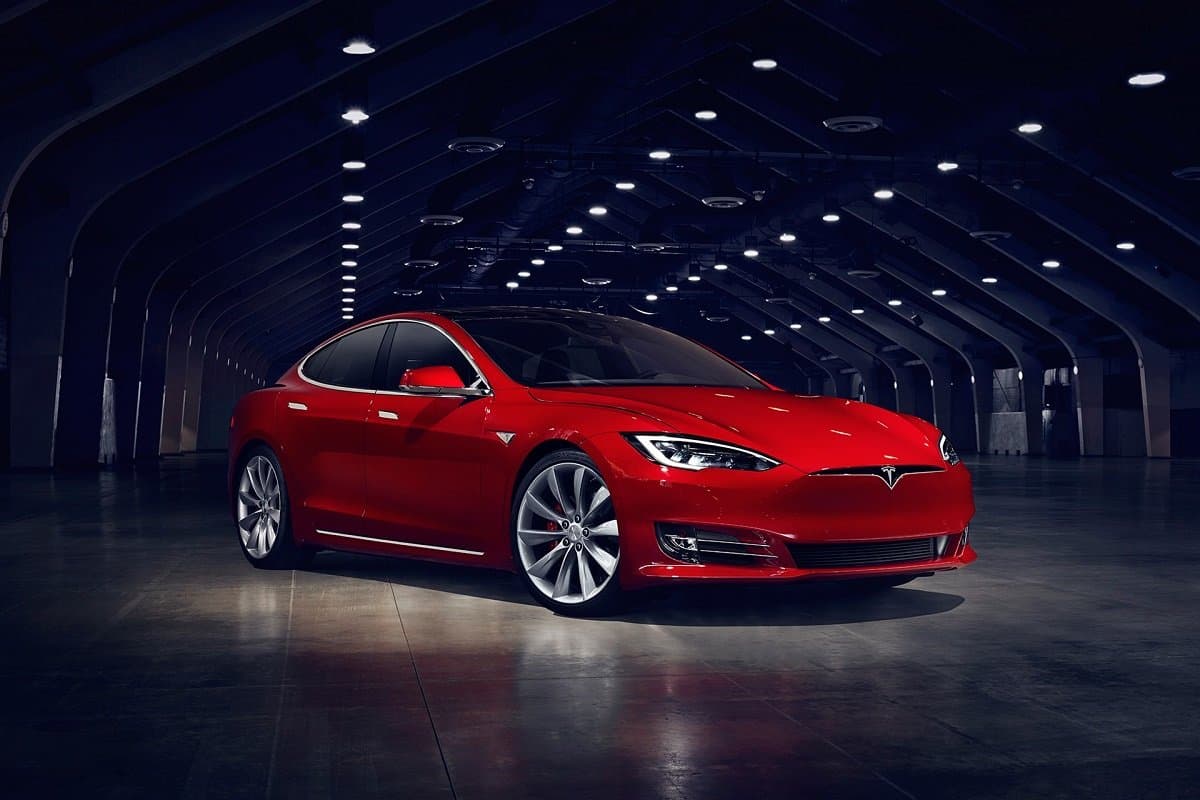 Tesla şirkəti yeni elektromobilin yaradılmasına hazırlaşır Tesla şirkəti yeni elektromobilin yaradılmasına hazırlaşır