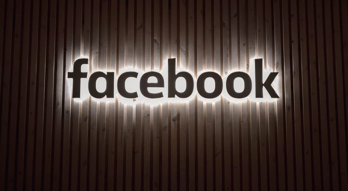 Ədliyyə Nazirliyi Facebook-a qarşı məhkəmə iddiası qaldırıb: Səbəb nədir? Ədliyyə Nazirliyi Facebook-a qarşı məhkəmə iddiası qaldırıb: Səbəb nədir?