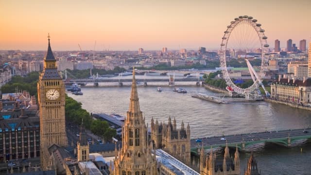 Üç ölkə koronavirusa görə Böyük Britaniyaya uçuşları dayandırdı Üç ölkə koronavirusa görə Böyük Britaniyaya uçuşları dayandırdı
