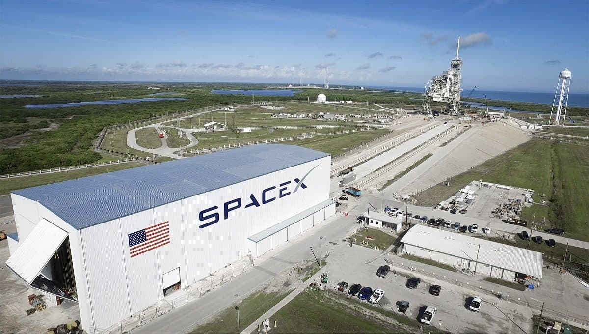 SpaceX şirkəti 2 ədəd neft buruğu alıb-SƏBƏB SpaceX şirkəti 2 ədəd neft buruğu alıb-SƏBƏB