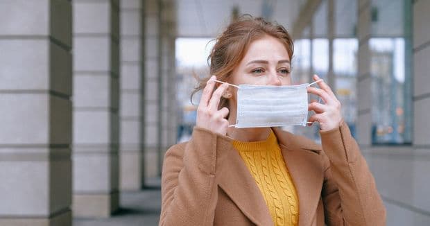 Bu ölkə vətəndaşları iki maskadan istifadə etməlidir Bu ölkə vətəndaşları iki maskadan istifadə etməlidir