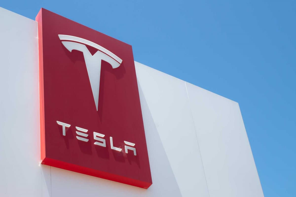 Tesla 6 minə yaxın avtomobili geri çağıracaq Tesla 6 minə yaxın avtomobili geri çağıracaq