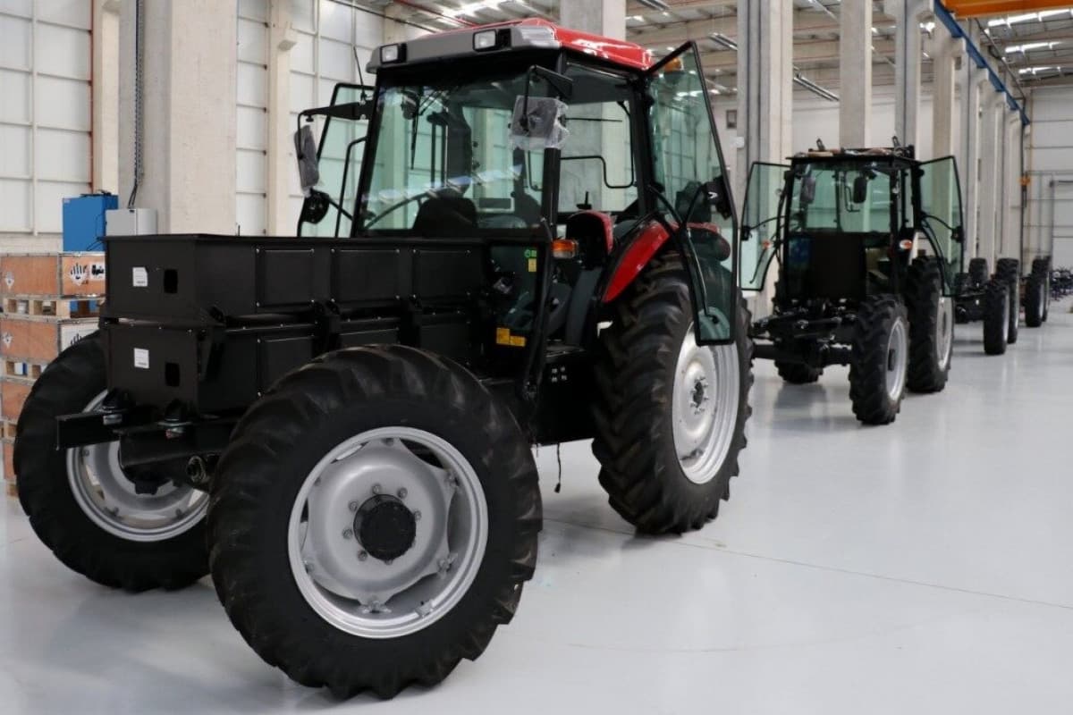 Azərbaycanda traktor istehsalı kəskin artıb Azərbaycanda traktor istehsalı kəskin artıb