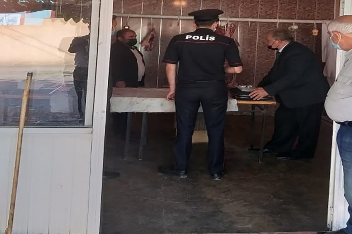 Qanunsuz fəaliyyət göstərən daha 5 heyvan kəsim məntəqəsi aşkarlanıb Qanunsuz fəaliyyət göstərən daha 5 heyvan kəsim məntəqəsi aşkarlanıb