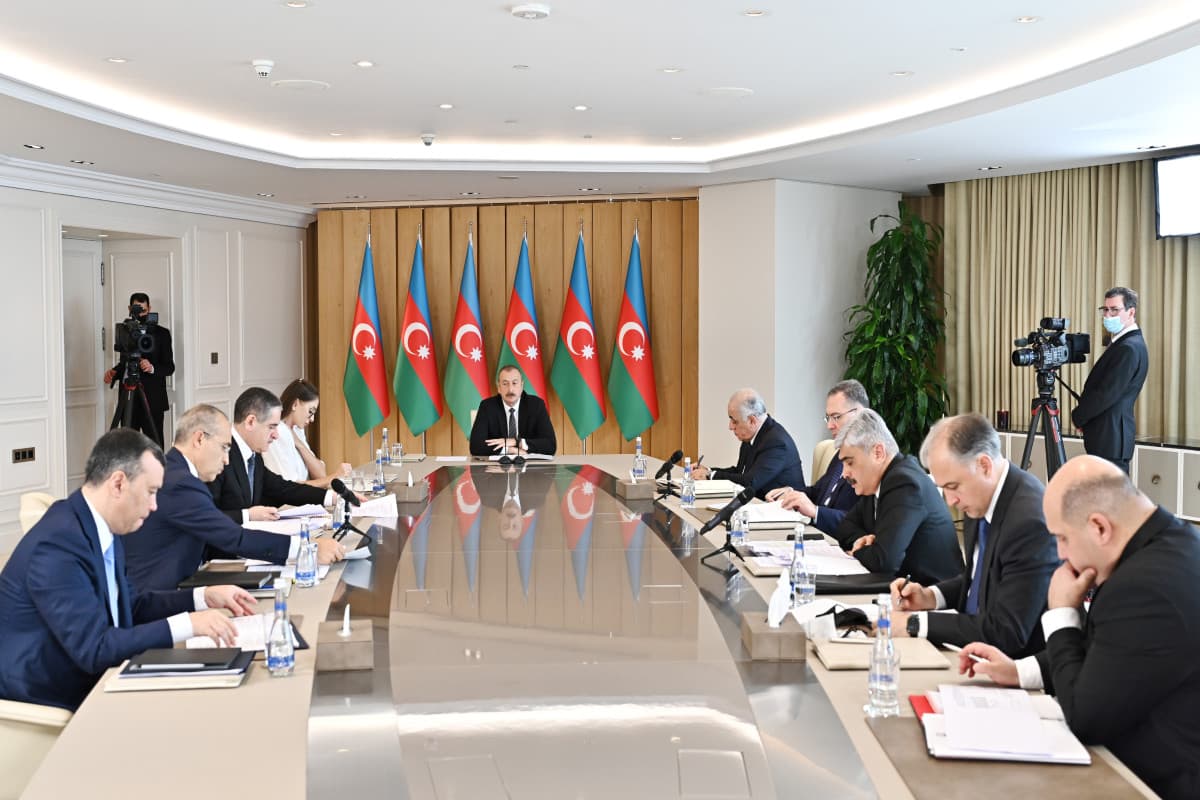 Azərbaycan Prezidenti: “Ərzaqlıq buğda ilə biz özümüzü ən azı 70-75 faiz təmin etməliyik” Azərbaycan Prezidenti: “Ərzaqlıq buğda ilə biz özümüzü ən azı 70-75 faiz təmin etməliyik”