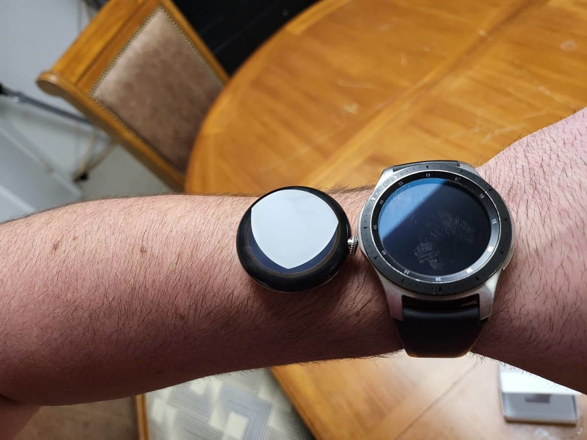 Google şirkətinin ilk smart saatının prototipinin real fotoları təqdim edilib Google şirkətinin ilk smart saatının prototipinin real fotoları təqdim edilib