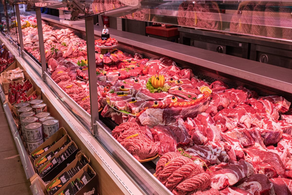 Marketlərdə alıcılara ət və ət məhsulları necə təqdim olunur? Marketlərdə alıcılara ət və ət məhsulları necə təqdim olunur?