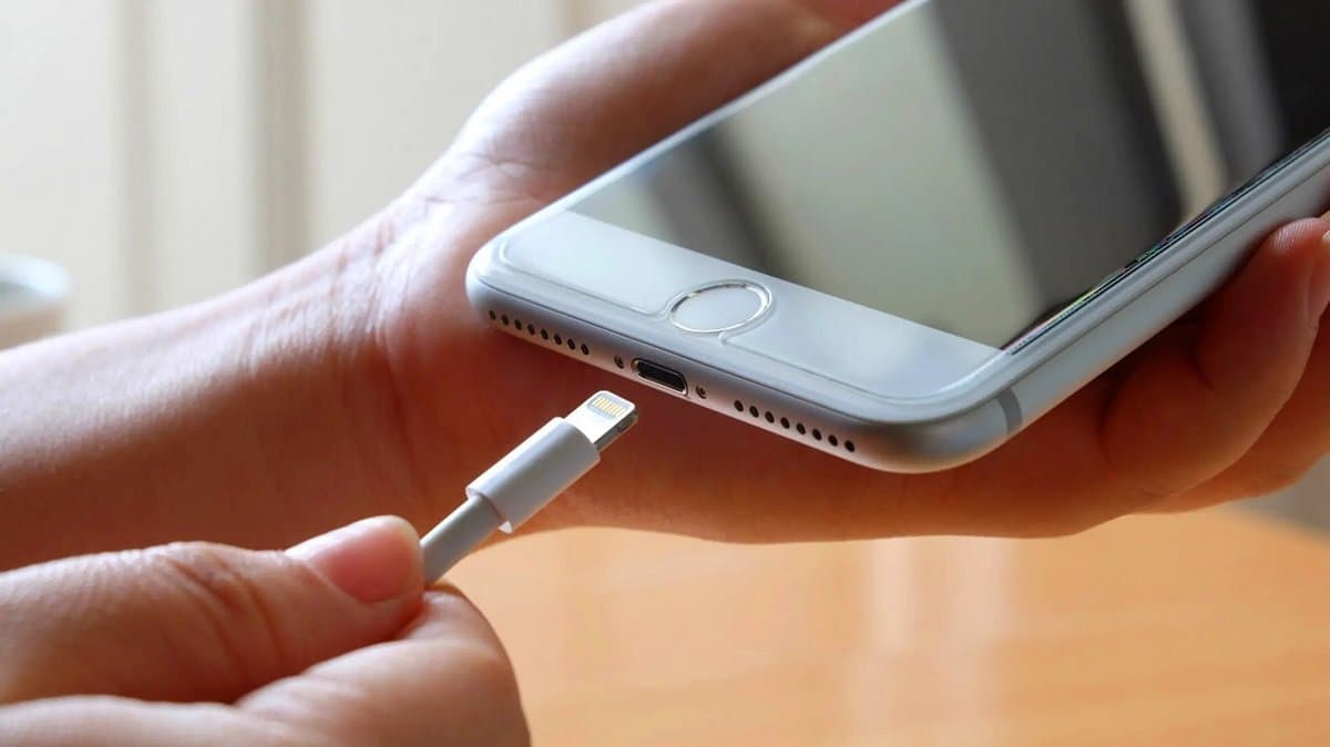 Məşhur analitik: 'Apple gələn il iPhone-larda Lightning girişini USB Type-C ilə əvəz edə bilər' Məşhur analitik: 'Apple gələn il iPhone-larda Lightning girişini USB Type-C ilə əvəz edə bilər'