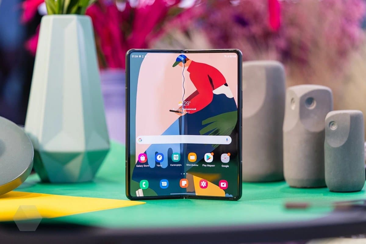 Məşhur insayder qatlana bilən Galaxy Z Fold 4-ün dizaynını sərgiləyib Məşhur insayder qatlana bilən Galaxy Z Fold 4-ün dizaynını sərgiləyib