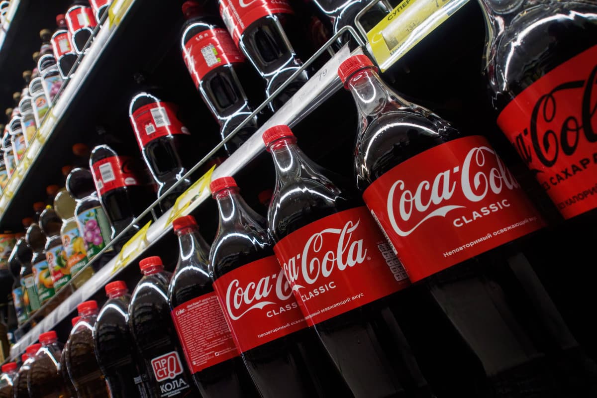 "Coca-Cola" Rusiyada satış və istehsalı dayandırıb "Coca-Cola" Rusiyada satış və istehsalı dayandırıb