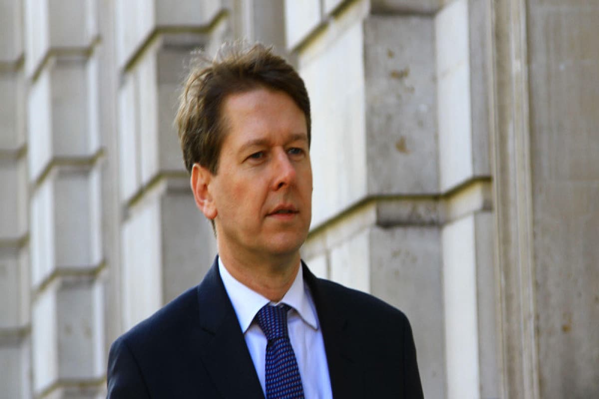 Britaniyada daha bir nazir istefa verib Britaniyada daha bir nazir istefa verib