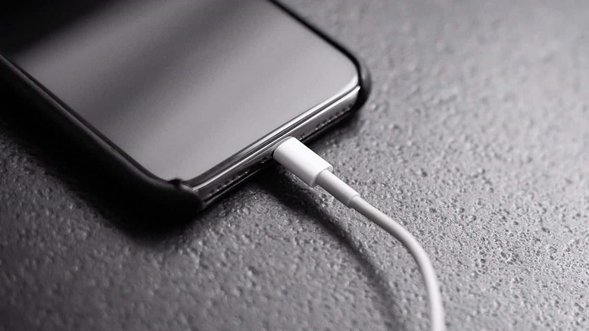 Məşhur analitik: 'iPhone 15 smartfonlarından minimum biri USB Type-C girişinə sahib olacaq' Məşhur analitik: 'iPhone 15 smartfonlarından minimum biri USB Type-C girişinə sahib olacaq'