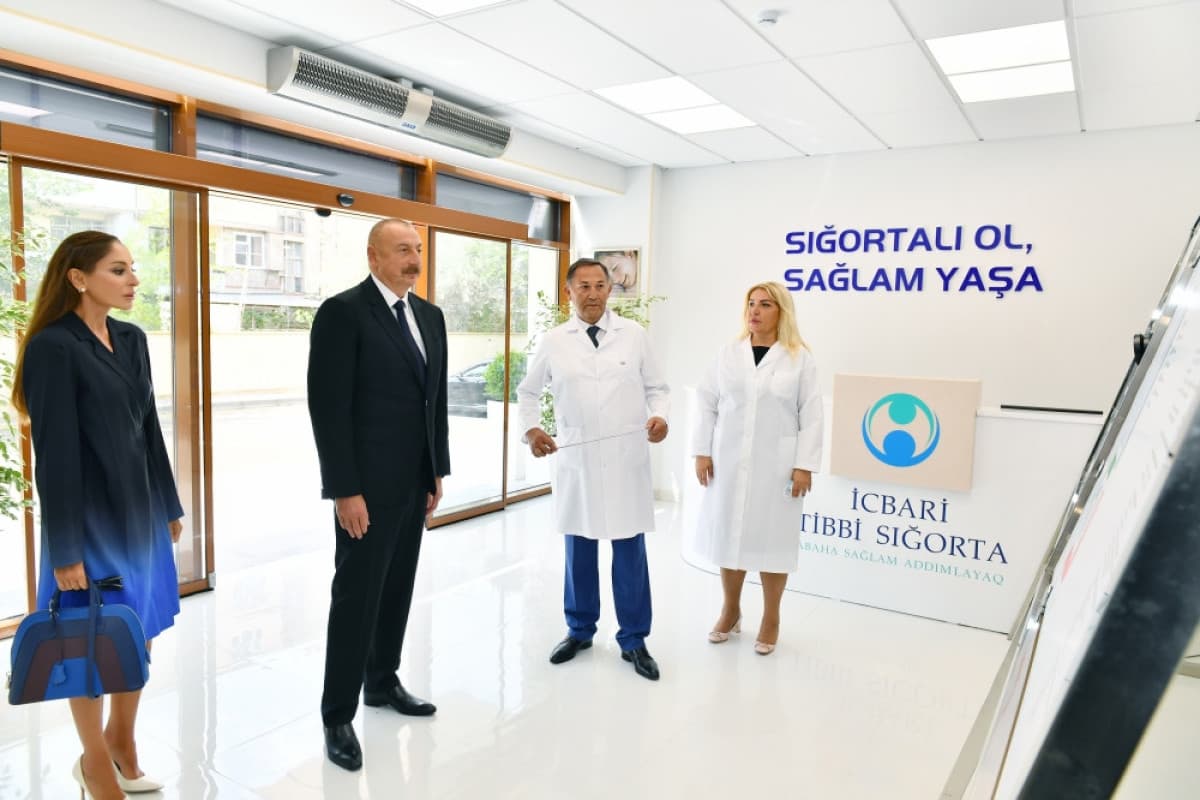 Prezident və Mehriban Əliyeva Bakıda 2 nömrəli doğum evində yaradılan şəraitlə tanış olublar Prezident və Mehriban Əliyeva Bakıda 2 nömrəli doğum evində yaradılan şəraitlə tanış olublar