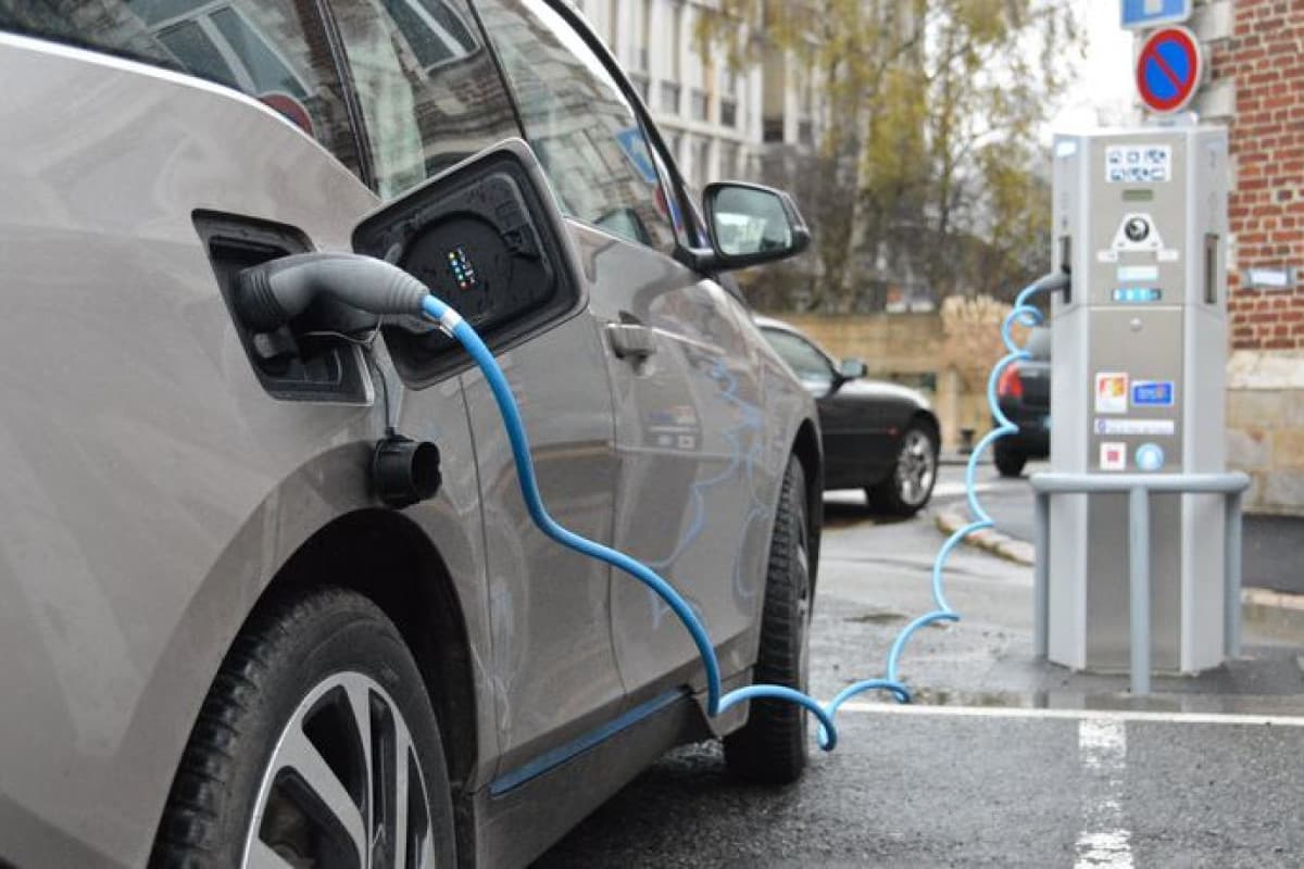 Aİ ABŞ-ın elektromobillərlə bağlı qərarını pisləyib Aİ ABŞ-ın elektromobillərlə bağlı qərarını pisləyib