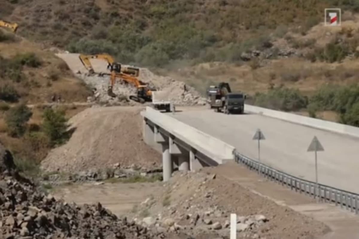 Laçın dəhlizinə alternativ yolun Ermənistan hissəsinin tikintisinə başlanılıb Laçın dəhlizinə alternativ yolun Ermənistan hissəsinin tikintisinə başlanılıb