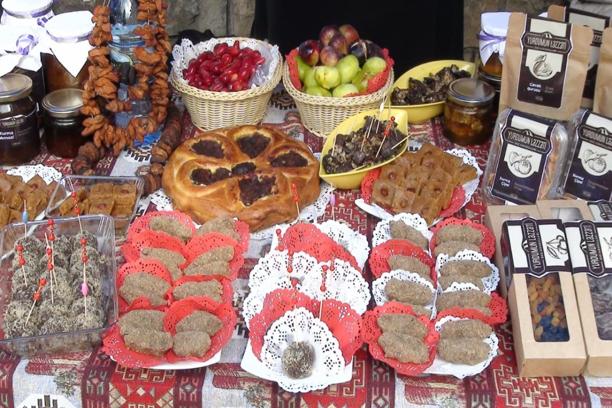 Zaqatalada fermer yarmarkası keçirilib Zaqatalada fermer yarmarkası keçirilib