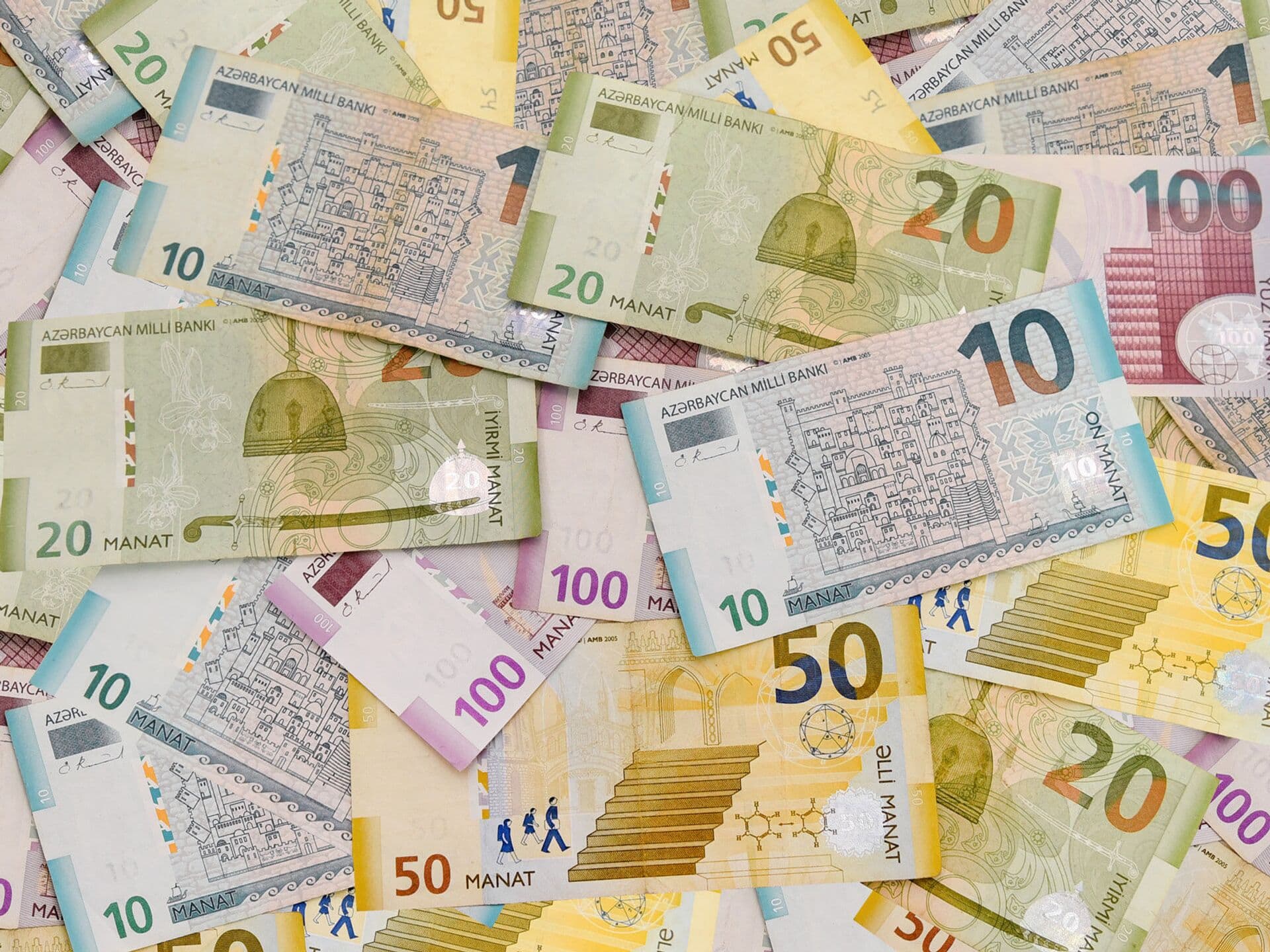 Manat avro qarşısında bahalaşıb Manat avro qarşısında bahalaşıb