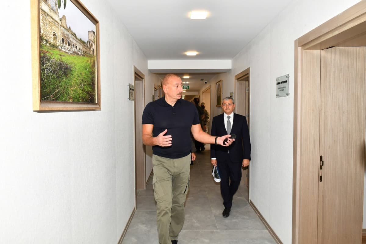 Prezident və Mehriban Əliyeva Şuşa otel və konfrans mərkəzində aparılan tikinti işləri ilə tanış olublar Prezident və Mehriban Əliyeva Şuşa otel və konfrans mərkəzində aparılan tikinti işləri ilə tanış olublar