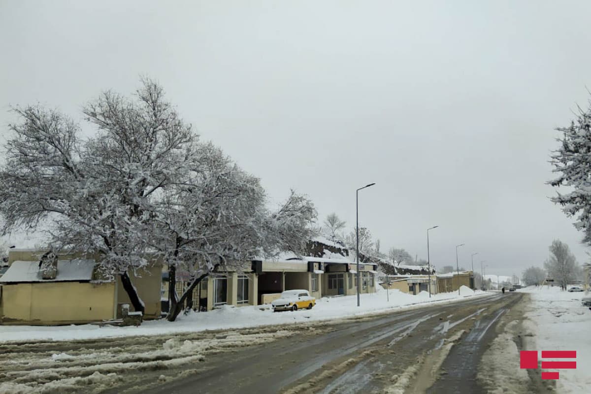 ETSN: Sibir antisiklonu ölkədə soyuq hava şəraitinə səbəb olub, temperatur 4.7 dərəcəyədək enib ETSN: Sibir antisiklonu ölkədə soyuq hava şəraitinə səbəb olub, temperatur 4.7 dərəcəyədək enib