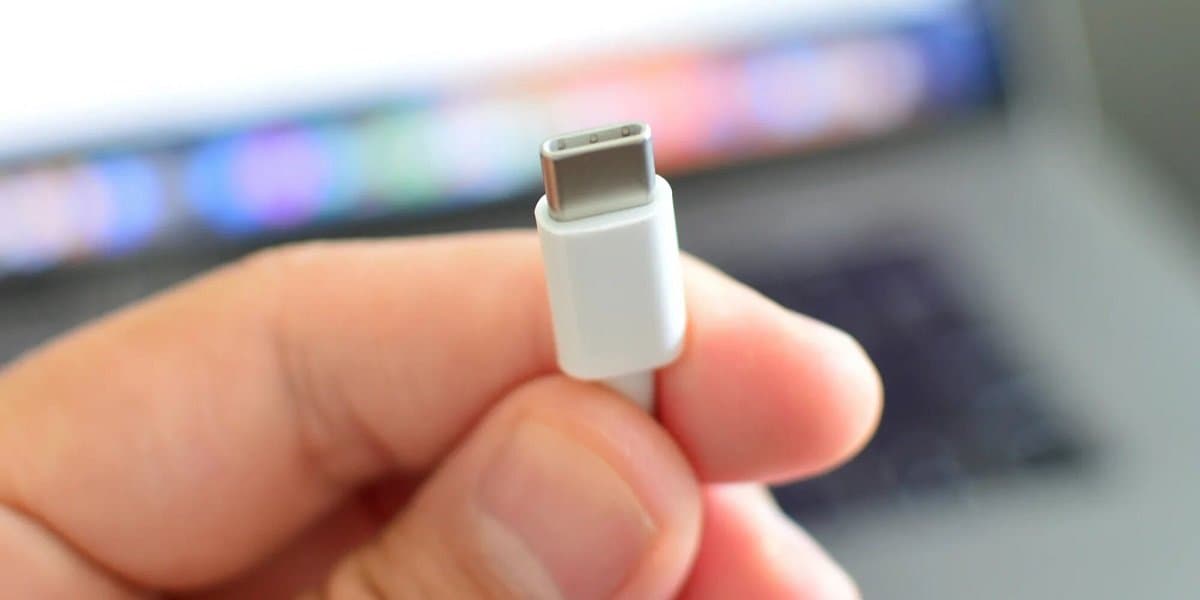 Avropa Birliyi mobil cihazlarda vahid USB Type-C girişinin reallaşdırılması tarixini elan edib Avropa Birliyi mobil cihazlarda vahid USB Type-C girişinin reallaşdırılması tarixini elan edib