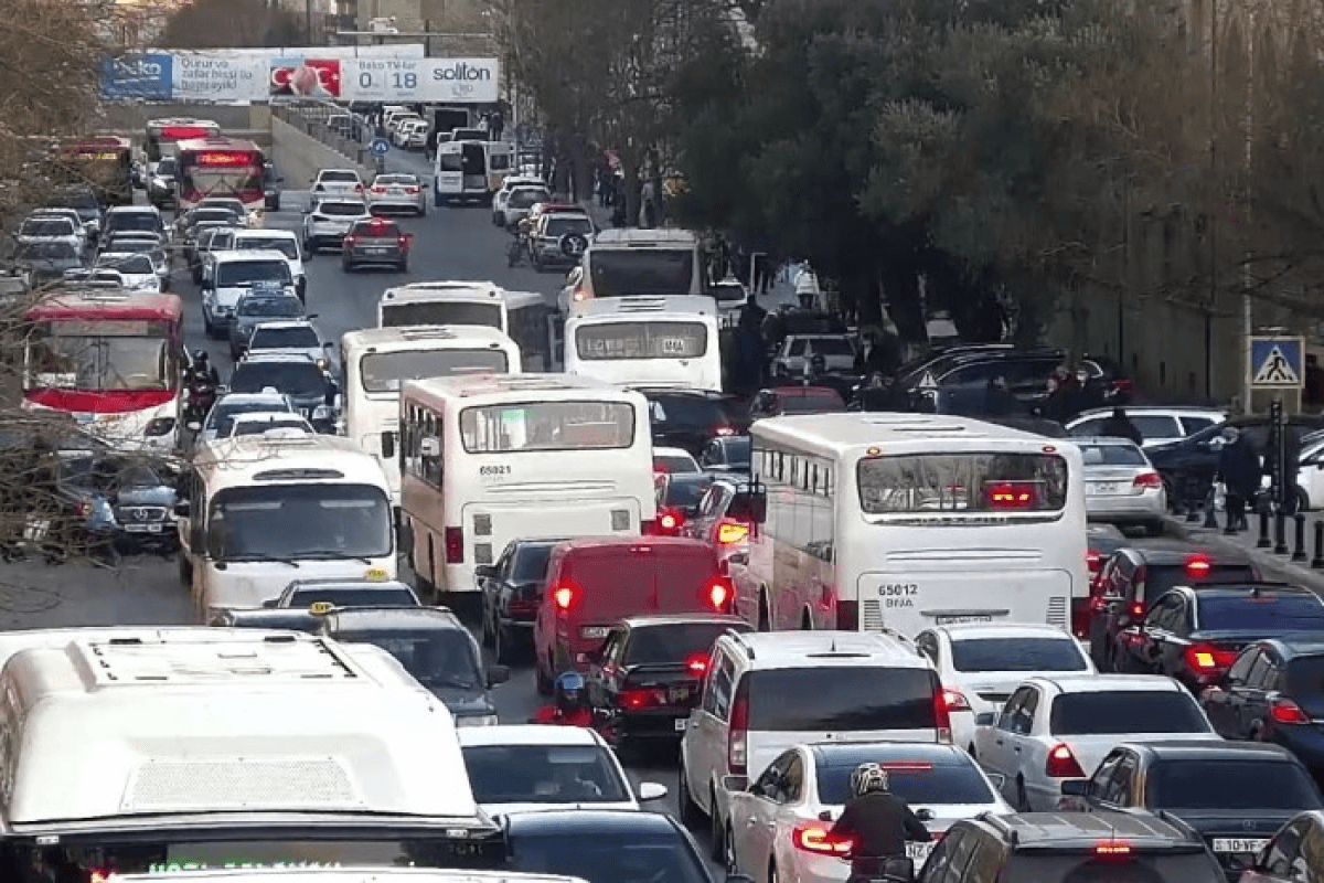 Bakıda sıxlıq olan yollar - SİYAHI Bakıda sıxlıq olan yollar - SİYAHI