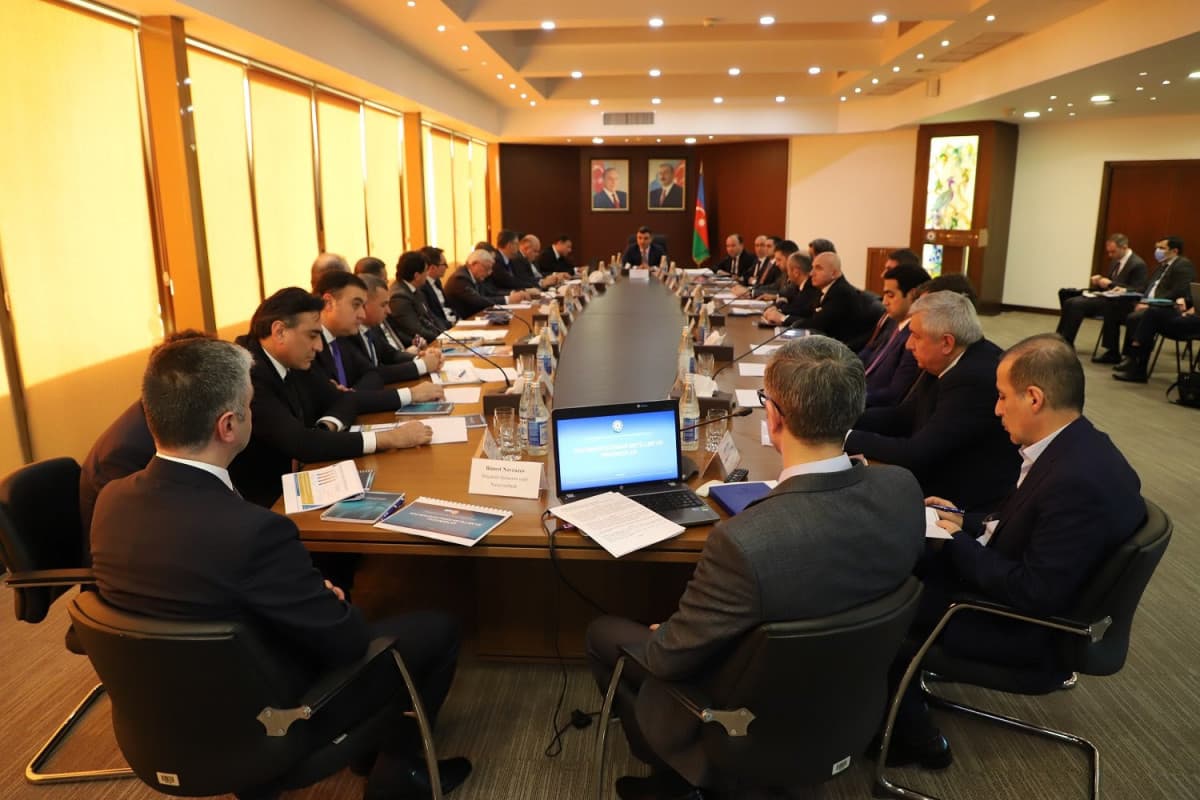 Taleh Kazımov bank rəhbərləri ilə görüşüb Taleh Kazımov bank rəhbərləri ilə görüşüb