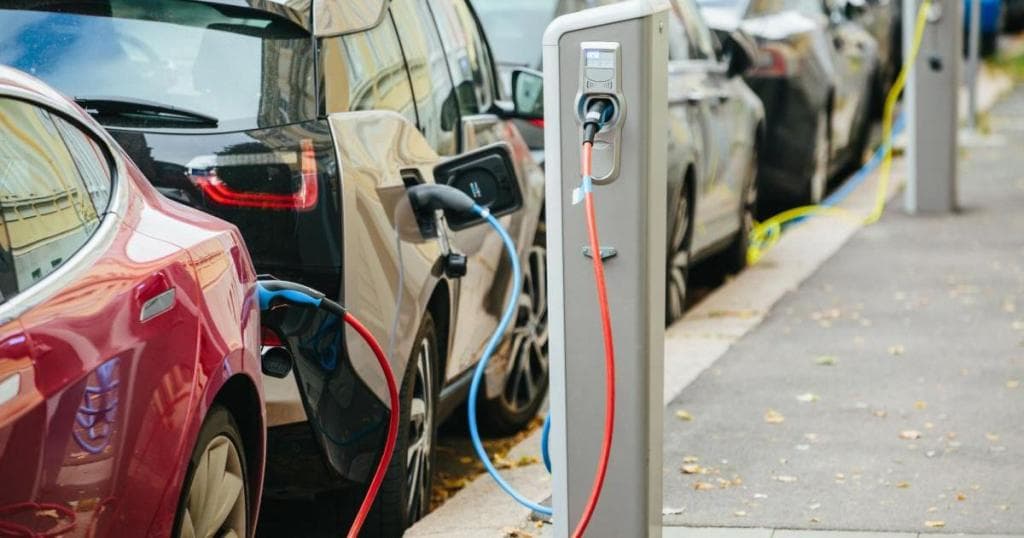Azərbaycana 400-dən çox elektromobil gətirilib Azərbaycana 400-dən çox elektromobil gətirilib