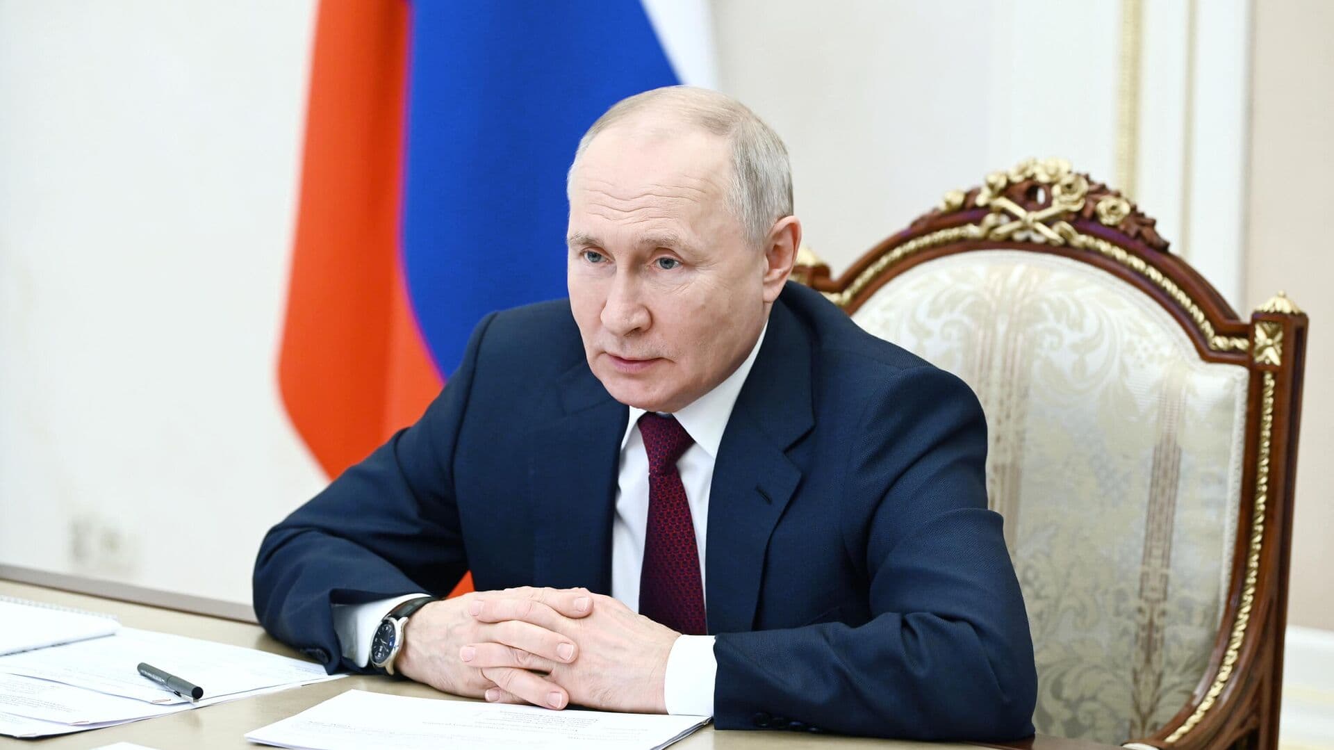 Putin Çinlə dövriyyəni 200 milyard dollara çatdırmaq istəyir Putin Çinlə dövriyyəni 200 milyard dollara çatdırmaq istəyir