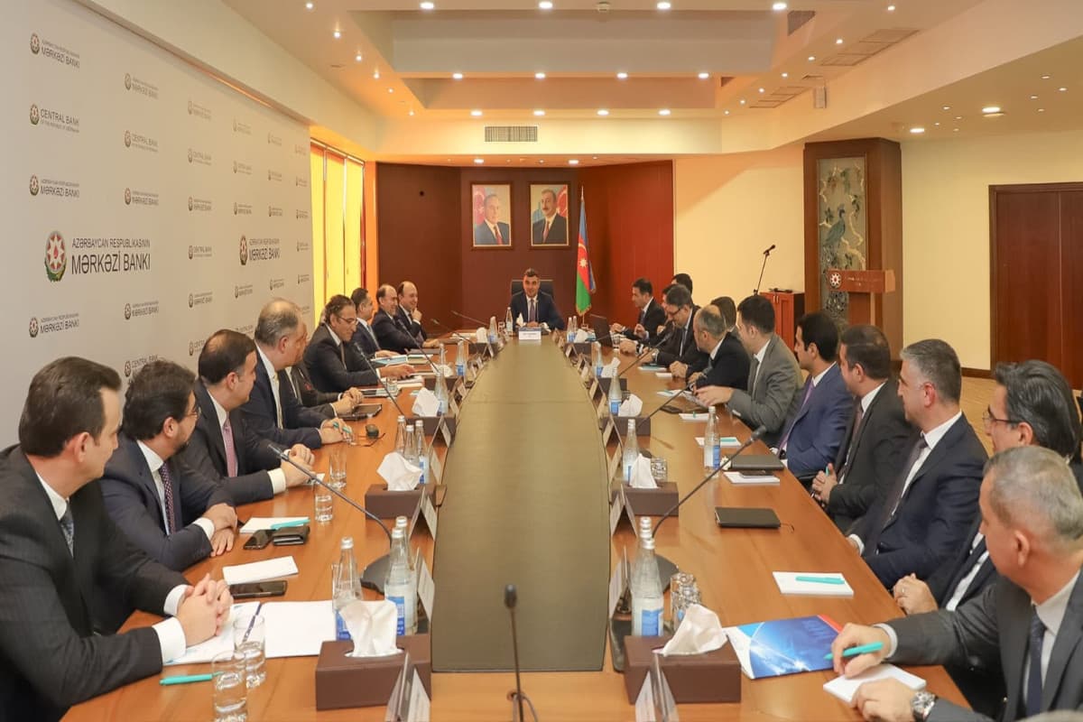 AMB sədri bank rəhbərləri ilə III rübün nəticələrini müzakirə edib AMB sədri bank rəhbərləri ilə III rübün nəticələrini müzakirə edib