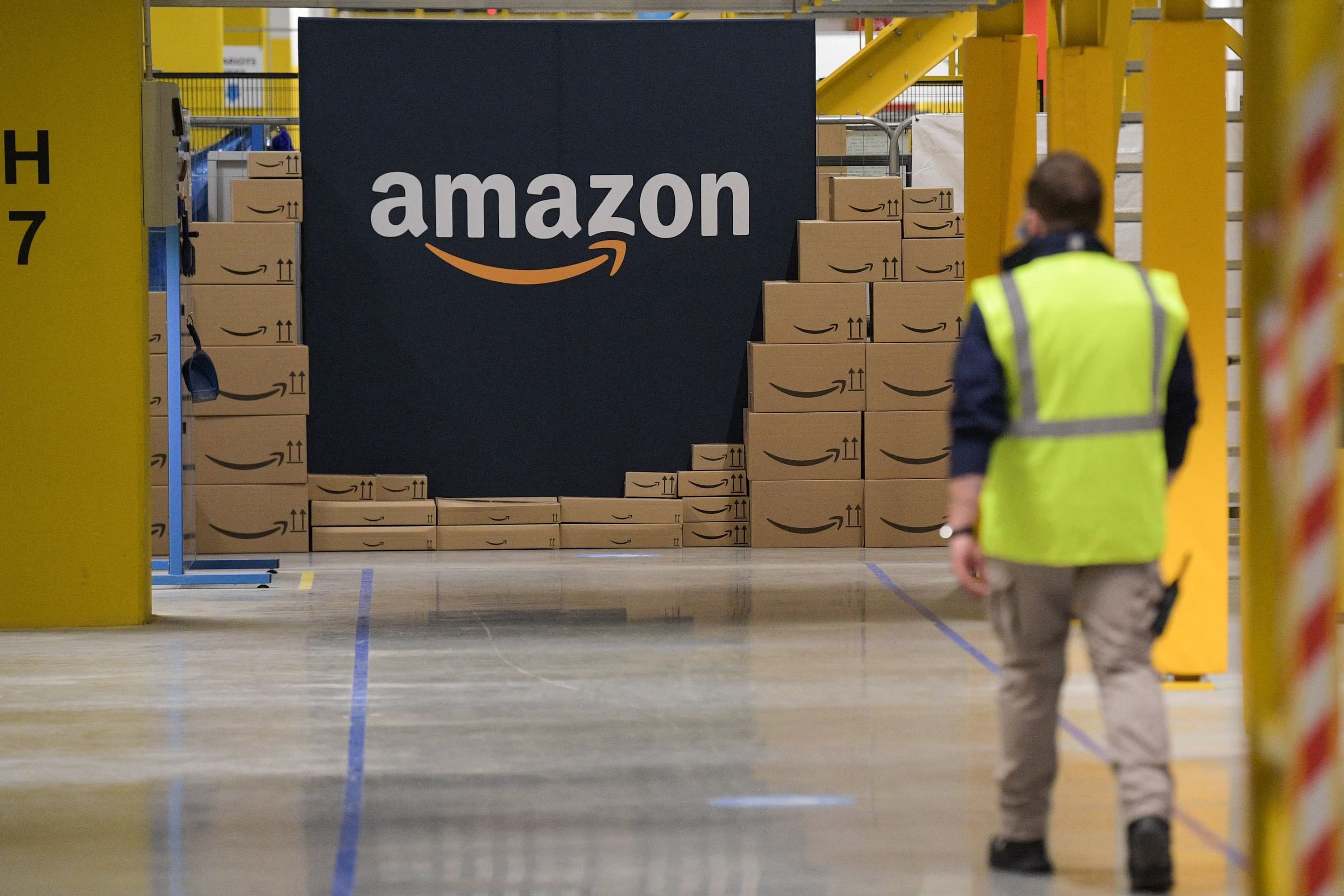Amazon "gizli qiymət artımında" ittiham olunub Amazon "gizli qiymət artımında" ittiham olunub