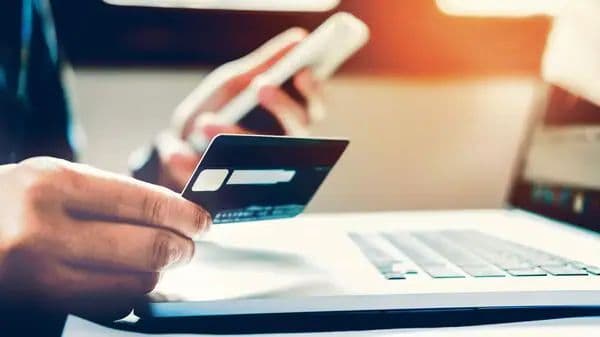 Yalnız əməkhaqqı kartı bankda olanlar üçün nağd kredit imkanı yaradılıb Yalnız əməkhaqqı kartı bankda olanlar üçün nağd kredit imkanı yaradılıb