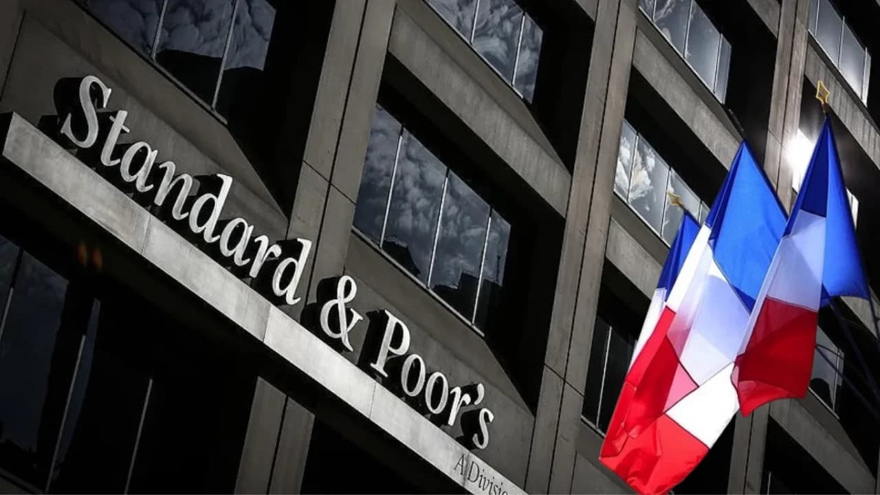 S&P Fransanın Kredit Reytinqini A+ səviyyəsinə Endirdi S&P Fransanın Kredit Reytinqini A+ səviyyəsinə Endirdi