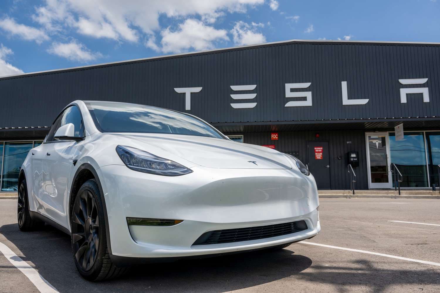Tesla ABŞ-da 12 963 avtomobili batareya problemi səbəbindən geri çağırır Tesla ABŞ-da 12 963 avtomobili batareya problemi səbəbindən geri çağırır