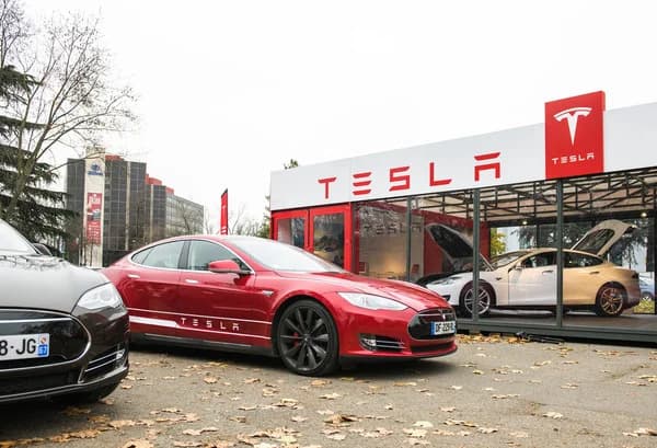“Tesla 2025-ci ilin III rübündə gəlir rekorduna çatdı, amma xalis mənfəət azaldı” “Tesla 2025-ci ilin III rübündə gəlir rekorduna çatdı, amma xalis mənfəət azaldı”