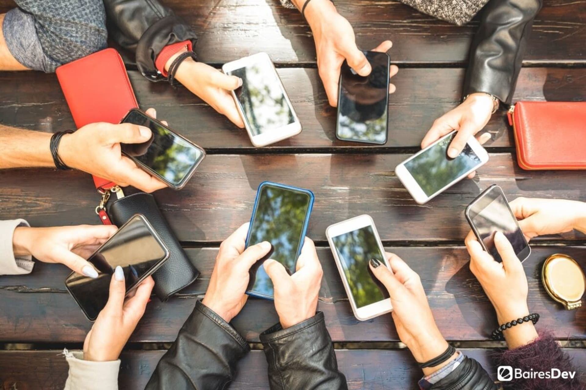 Yaddaş çipi böhranına baxmayaraq smartfon satışları artıb Yaddaş çipi böhranına baxmayaraq smartfon satışları artıb