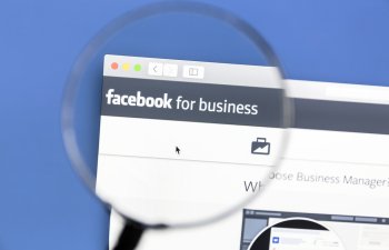 Facebook bu reklamları müvəqqəti blokladı-Foto