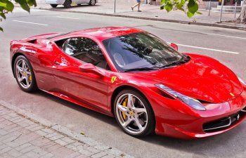 “Ferrari”nin saatda 372 ilə sürülmə görüntüləri yayıldı - VİDEO