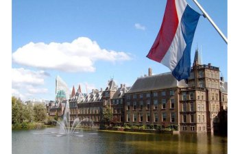 Hollandiya Vergi İdarəsi qaçqınlara ayrı-seçkilik qoymaqda ittiham olunur