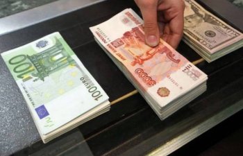 Rusiyada dollar rekord həddə UCUZLAŞDI
