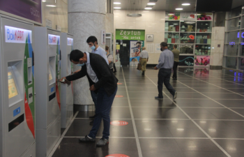 Metro stansiyalarının vestibülləri gediş haqqının kartlara yüklənməsi üçün açılıb