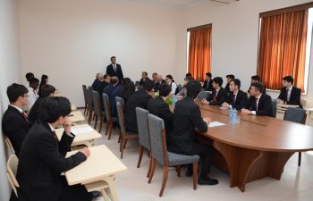 Naxçıvan Dövlət Universitetinin tələbələri ingilis dilində keçirilən dəyirmi masada fəallıq nümayiş etdiriblər