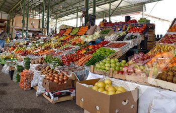 Bazarda satıcılar alıcı qıtlığından şikayətlənir - VİDEO