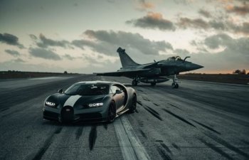 Bugatti - qırıcı təyyarə ilə yarışa çıxdı – FOTO