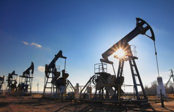 ABŞ, neftin qiyməti proqnozunu azaltdı