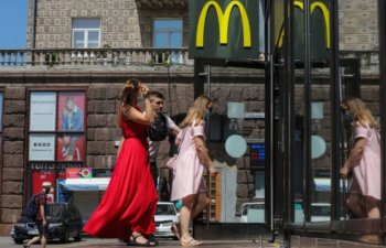 McDonald\'s avqustda Ukraynada yenidən faəliyyətini bərpa edə bilər
