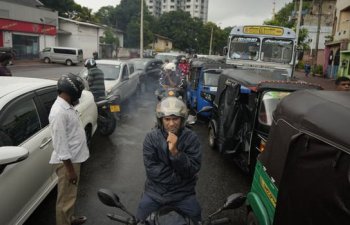 Hindistanda yanacaq satışı azalıb