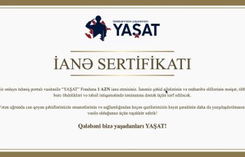 “YAŞAT” Fondu təşəkkürü simvolizə edən sertifikat təqdim edir