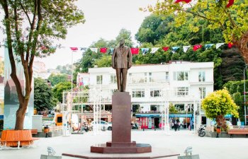 İstanbulda Heydər Əliyevin anadan olmasının 100-cü ildönümü ilə bağlı konfrans keçirilib - FOTO